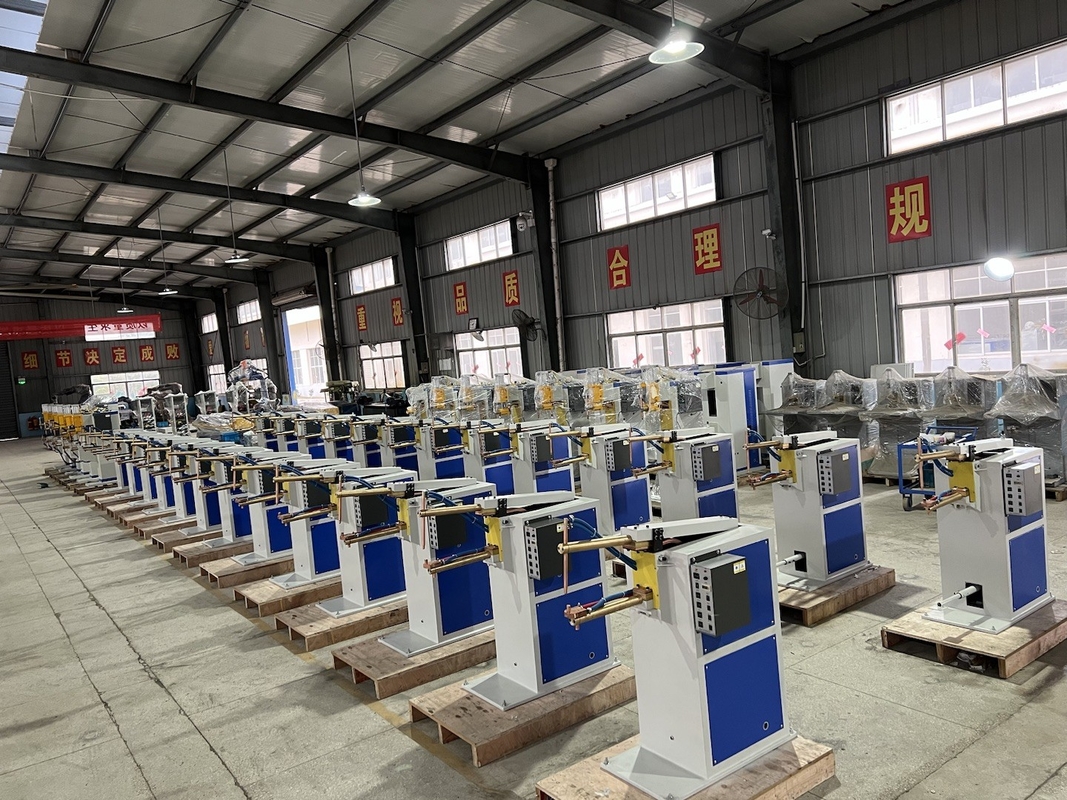 Çöp motoru ve ultrasonik motorlu dayanıklı ayak işletilmiş nokta kaynak makinesi 380V