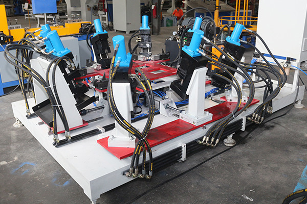Hwashi fabrikası IBC şebekesi, IBC Kafes Çerçeve üretim hattı, lBC Kafes Çerçeve Delik Yapma ve Pençleme Makinesi