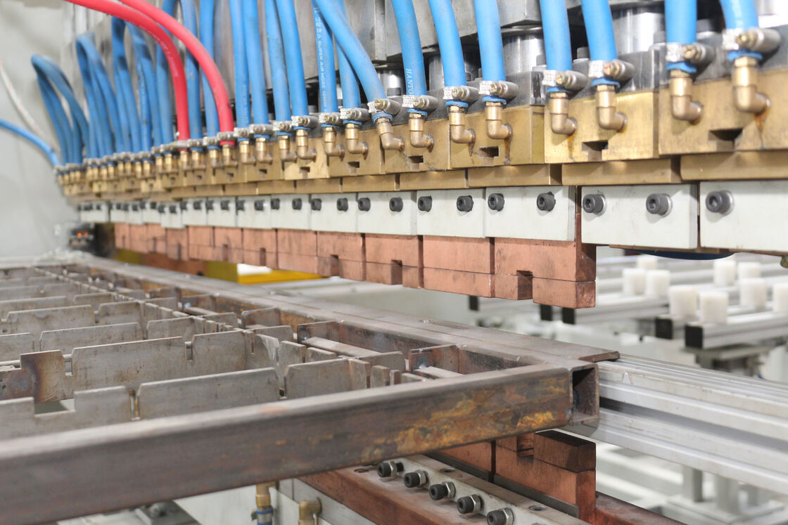 Otomatik Yüksek Hızlı Buzdolabı Kondansör Kaynak Makinesi özelleştirilebilir Tel Tüp Kondansör Üretim hattı ve entegre kaynak ve bükme ile