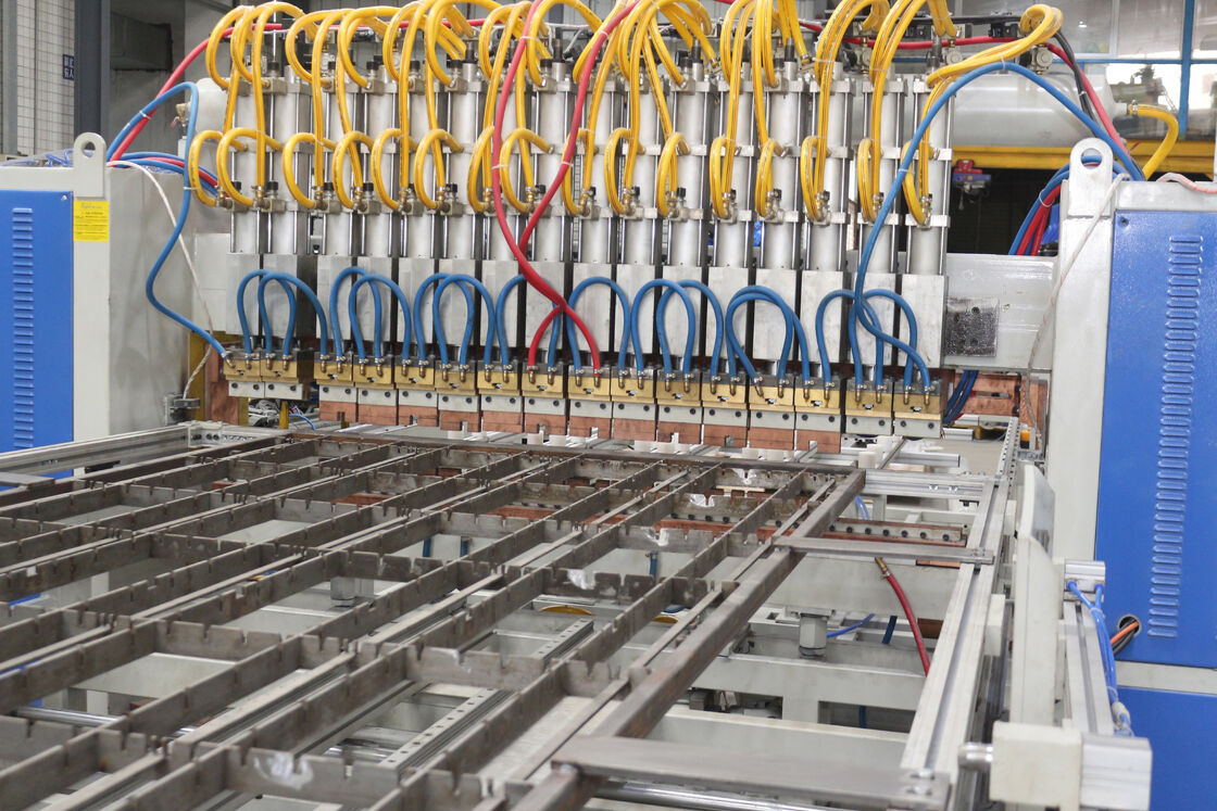 Otomatik Yüksek Hızlı Buzdolabı Kondansör Kaynak Makinesi özelleştirilebilir Tel Tüp Kondansör Üretim hattı ve entegre kaynak ve bükme ile