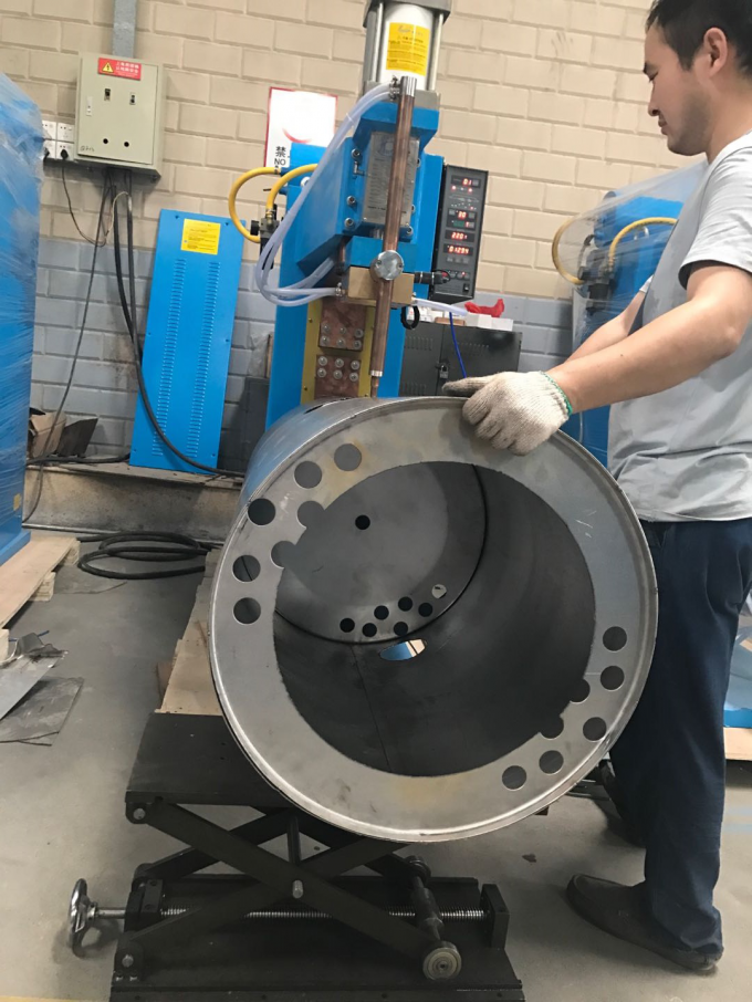 Hwashi Yüksek Kaliteli Paslanmaz Çelik Otomatik Çift İstasyon Dairesel Yuvarlak Dikiş Kaynak Makinesi Petrol Tankı Üretici 3